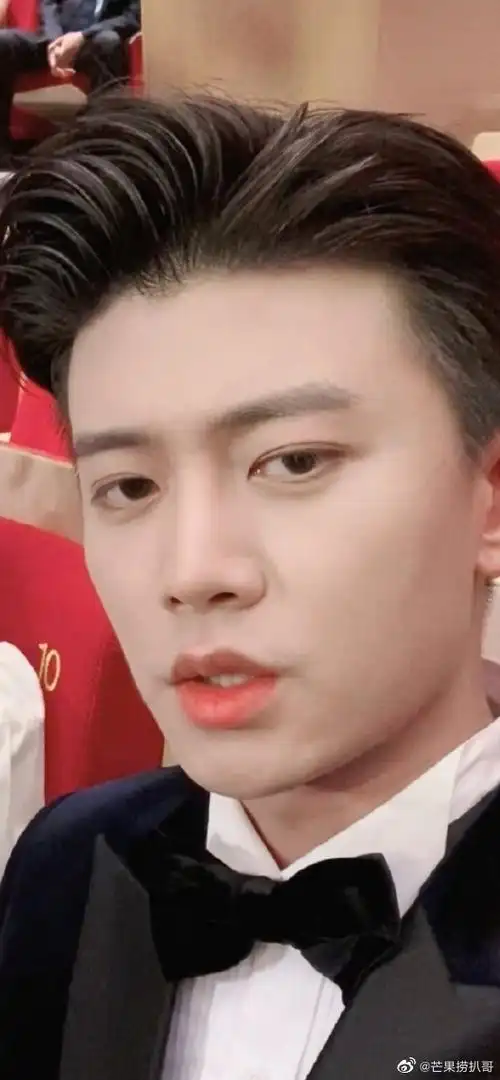 任嘉伦自拍死亡角度