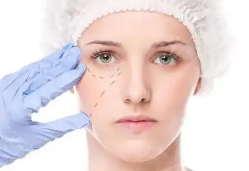 我的妈呀,填充脂肪后满脸红痒原来是面部填充脂肪的危害?