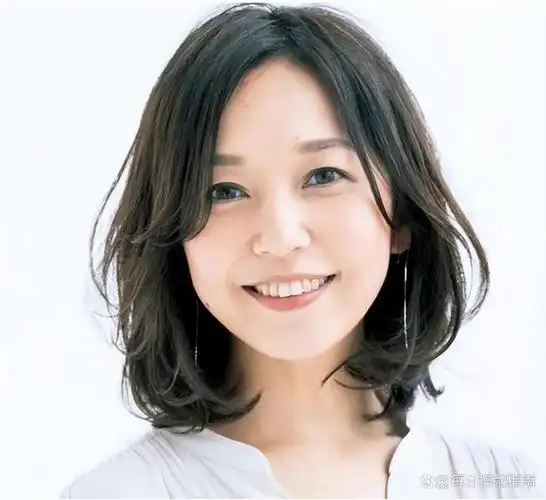 40岁女人发型有气质 适合45岁女人发型大全-图片大观-奇异网