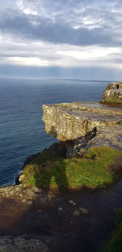 景点,据说是欧洲落差最高的海岸悬崖,是世界上可以拍到最庄严的落日