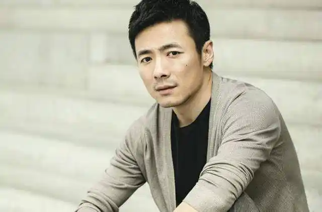 原创他是赵薇的班长,没有微博,不上综艺,最低调的金牌男演员