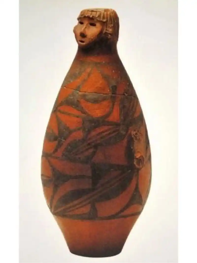 37 人头形器口彩陶瓶 仰韶文化庙底沟类型彩陶.