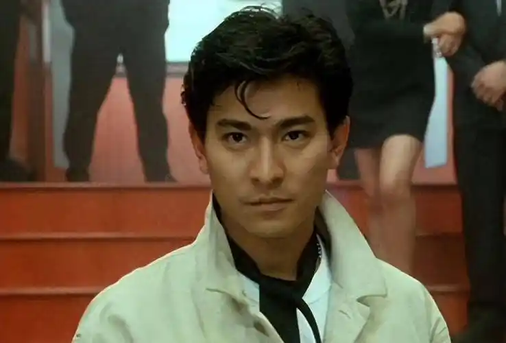 她陪了刘德华25年,41岁仍未婚,眼睁睁看着他娶了别人