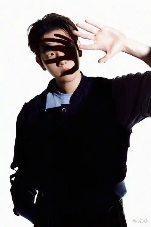 张艺兴exo回归预告照公布,吴世勋挑战金发金钟仁,神秘感满分_造型_金
