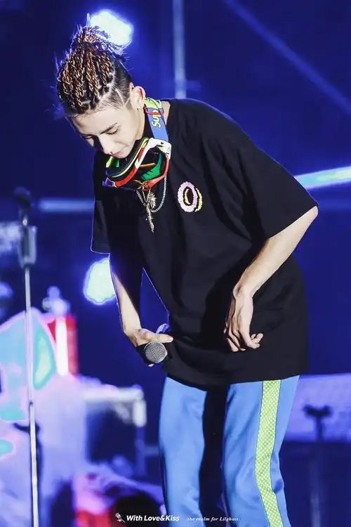 小鬼王琳凯七彩脏辫集合楼