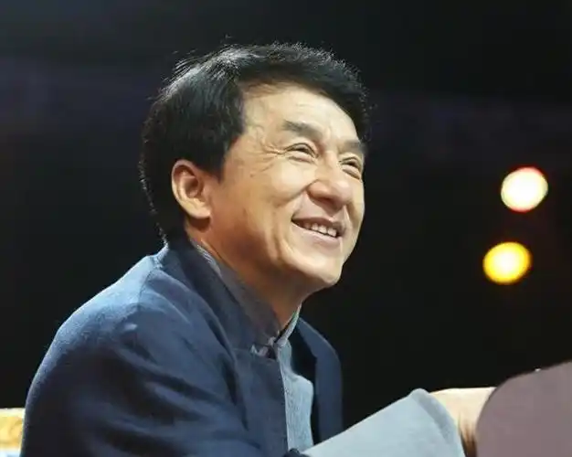 《房道龙与成龙的故事:亲情,时间与隔阂》一个家庭的故事,充满了时间