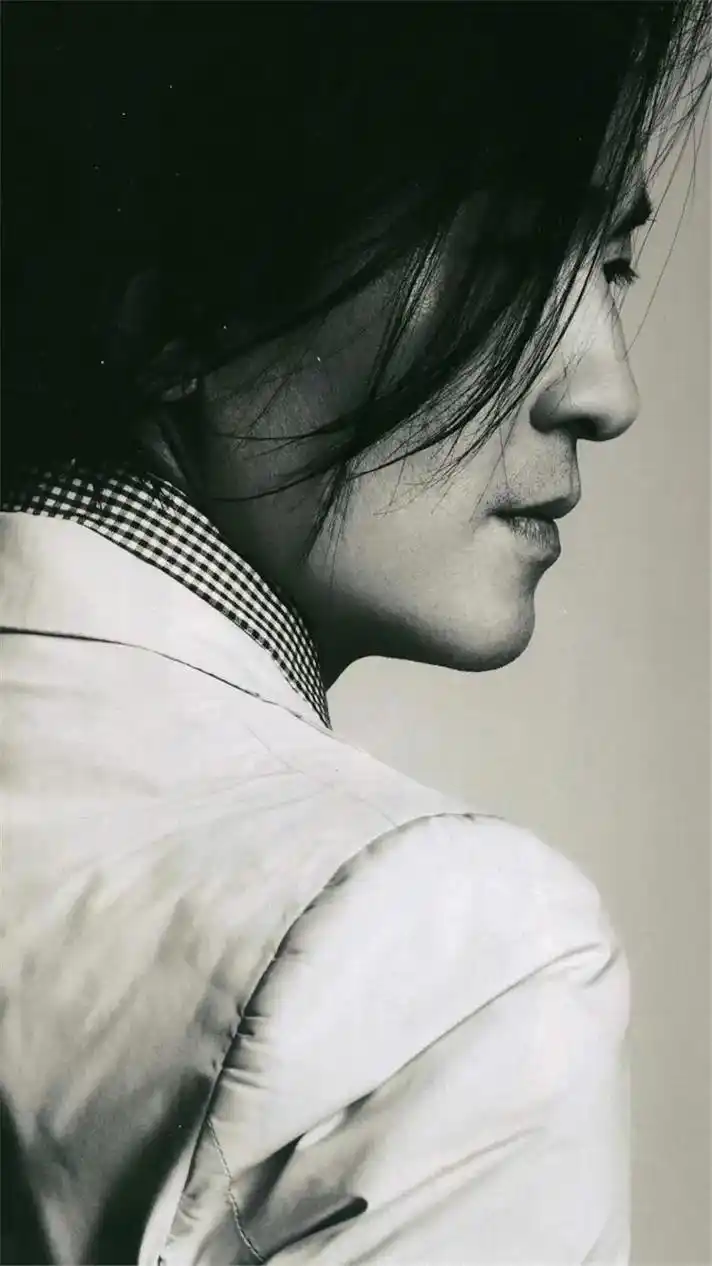 黑白照片 #侧颜 #郑伊健 #抖音图文来了#抖音小助手 @ - 抖音