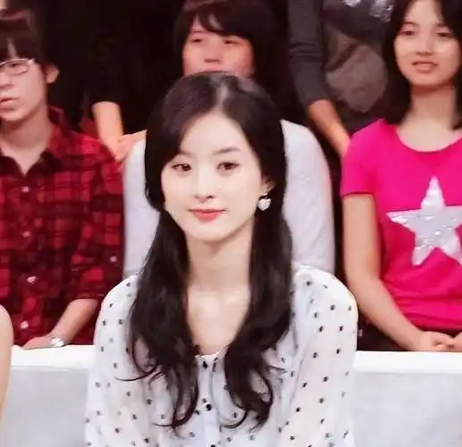 赵丽颖整了?多年前综艺旧照曝光,对比鲜明,整没整一目了然