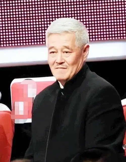 回顾宋小宝成名后抛弃原配二婚娶小5岁女粉丝今一家四口乐开怀