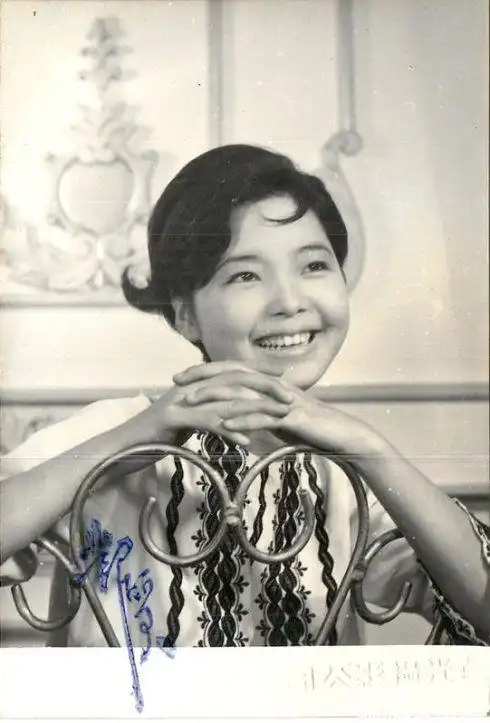 邓丽君的黑白世界--数十老照片记录成长历程