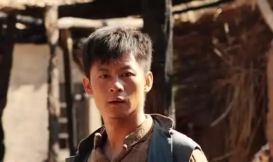 演员李健:19岁演戏,42岁因《狂飙》走红,娶初中恋人成了好男人