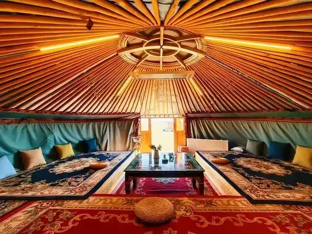 说到旅行,不知道你有没有注意过,蒙古族特殊的蒙古包,虽然在各大影视