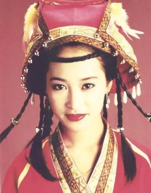 "古装皇后" 黎美娴隐退后嫁富豪,54 岁未育仍被宠如公主