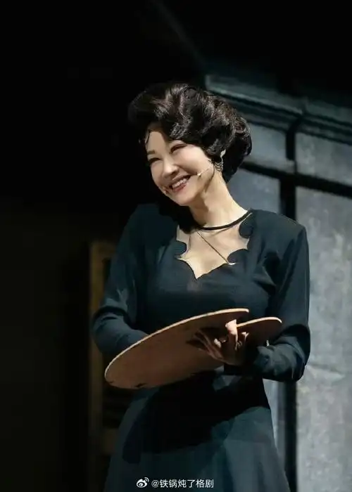 谁还没看过许晴话剧《如梦之梦》顾香兰旗袍造型谁能看得出岁月的痕迹