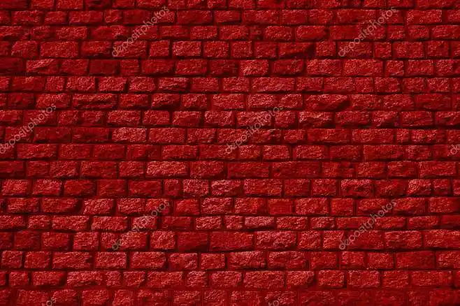 许多石块与红色墙面砖