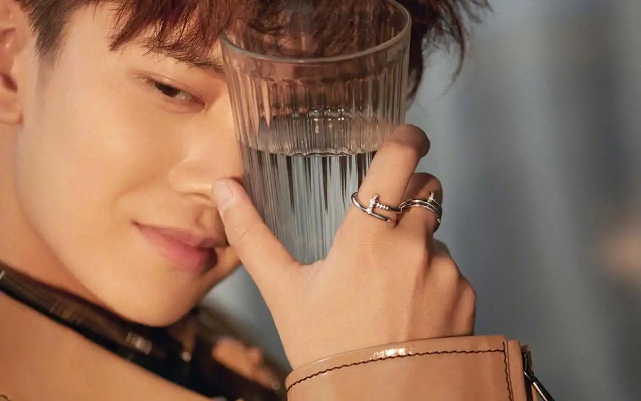 喜欢帅哥任嘉伦的朋友们赶紧收藏下载吧,更多明星类壁纸尽在美桌网.