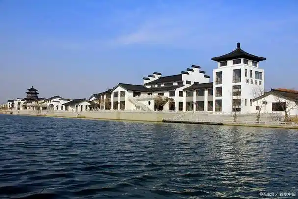 长荡湖水街位于江苏省常州市金坛区,是一个集生态旅游,休闲娱乐,文化