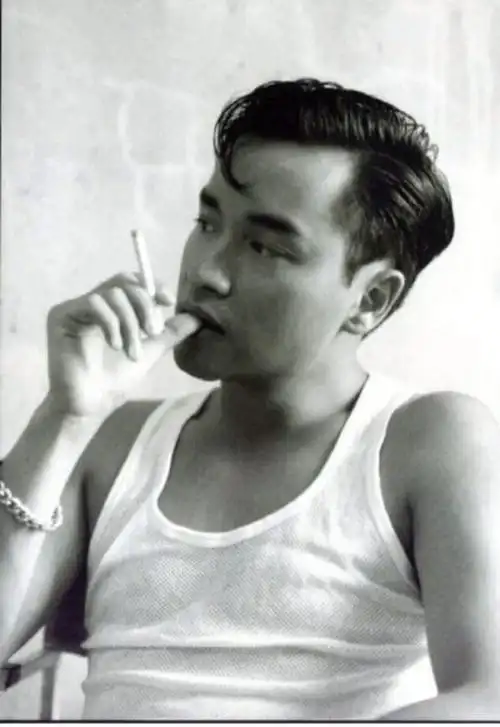 张国荣吸烟最帅照片