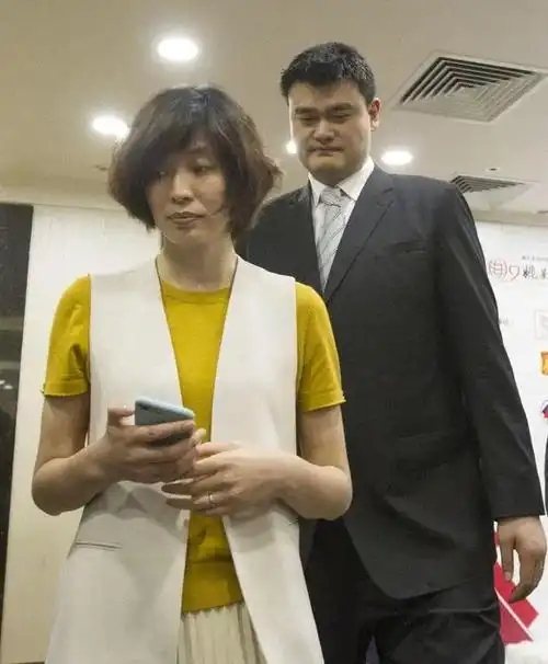 姚明父母年事已高却有一个心愿没完成姚明身价上亿也无能为力