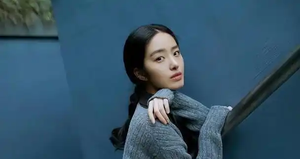 杨采钰:抢刘亦菲"大佬"陈金飞,嫁大30岁富豪,她到底想啥