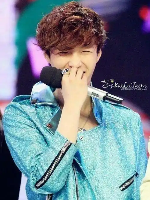 张艺兴的笑容治愈一切