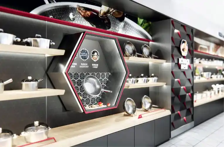 瑞德设计·空间通过「超级场景」的核心策略,从康巴赫品牌标识及王牌