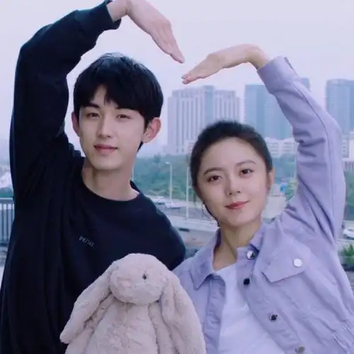 一秒cp比心##钱三一林妙妙比心好甜