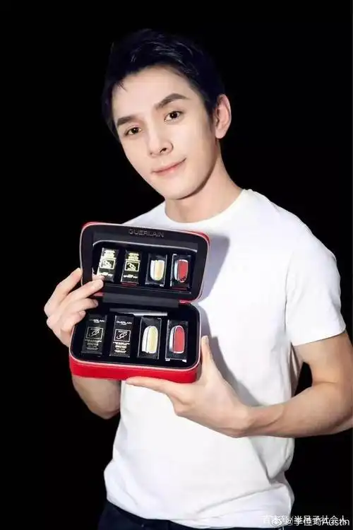 李佳琦购1.12亿豪宅,年少成功的背后有拼搏,有坚持,还有行业