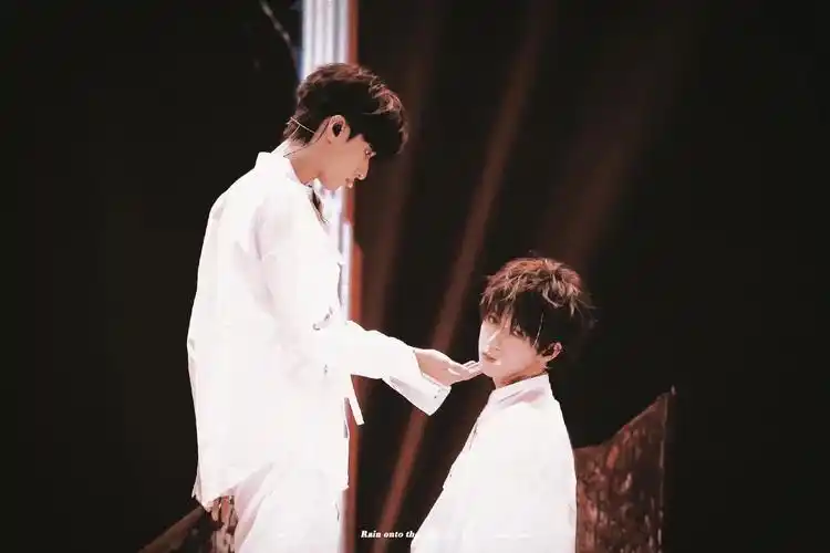 张真源混入cp粉丝群的一天