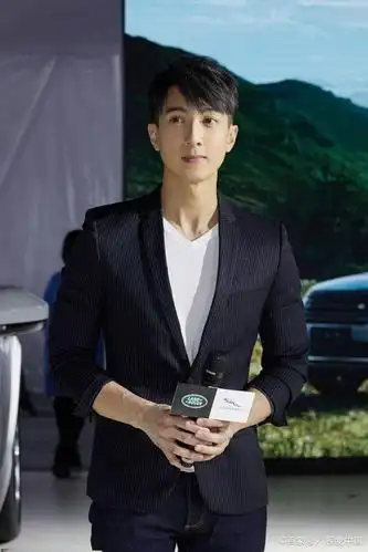 吴尊出席活动,40岁大帅哥穿修身西服风度翩翩身材保持完美!