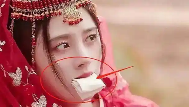 鞠婧祎演技有点马马虎虎,提升空间明显,包袱深意识略逊于鹿晗_偶像