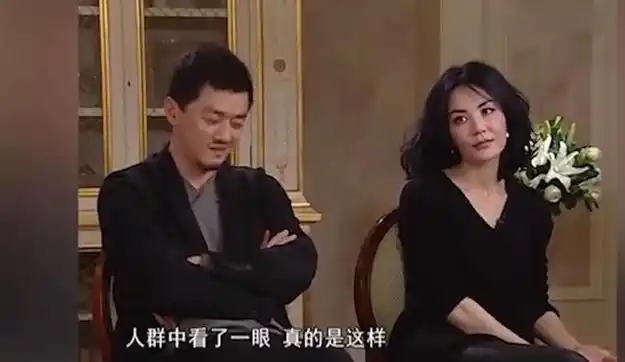 王菲谢霆锋恩爱现身机场李亚鹏直播哭穷吃一周外卖两人大不同