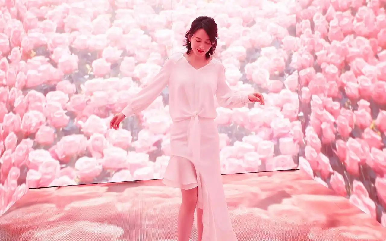 俞飞鸿性感优雅写真桌面壁纸