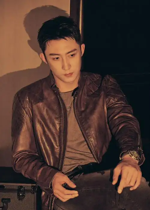 #轮到黄景瑜美拉德穿搭了##黄景瑜轻熟风好帅#