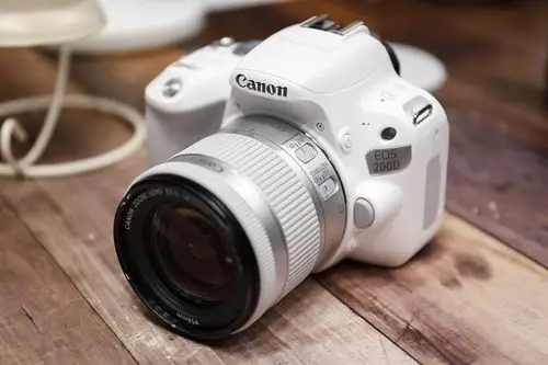 佳能eos 200d套机(18-55mm is stm)点评