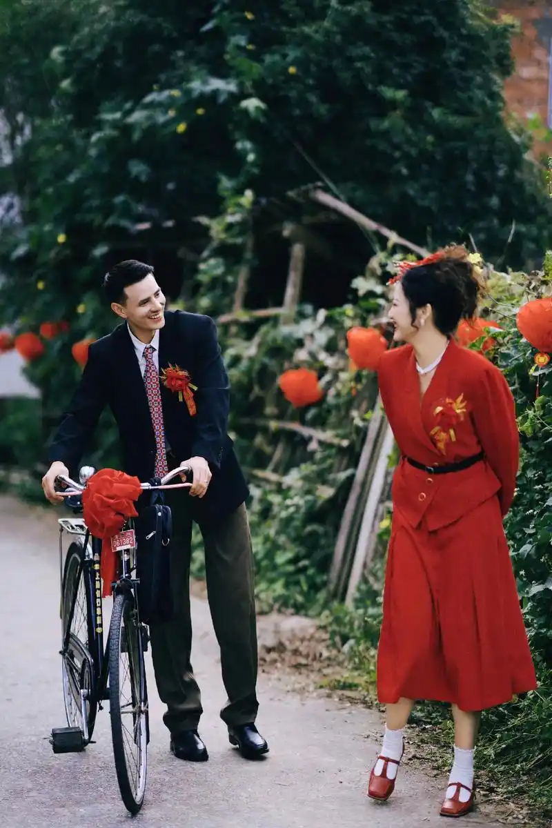 自己设计了一场摄影师都很喜欢的婚礼 #复古婚礼 #80年代的 - 抖音