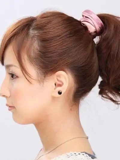 高马尾额头前的头发怎么分 蓬松高马尾辫发型(3)_发型师姐