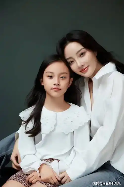 网暴,发视频怒怼恶评网友,直言要被他们逼到死路_李小璐_贾乃亮_父母