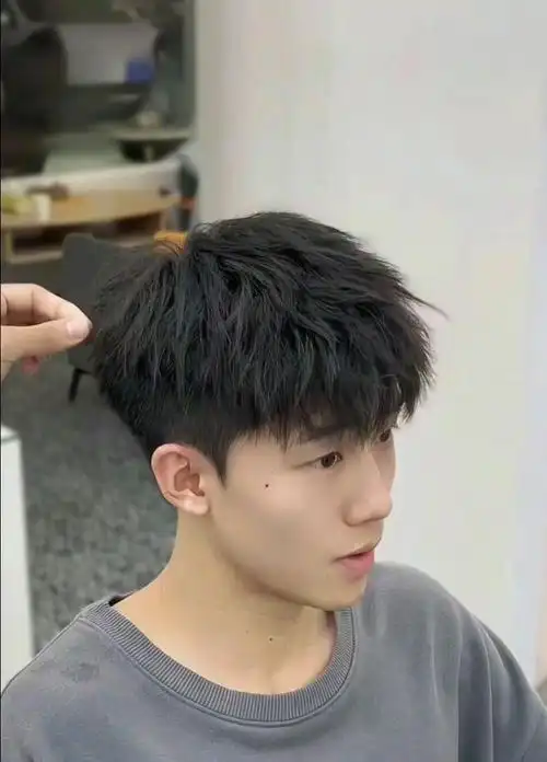 男生烫这款发型简直太帅啦