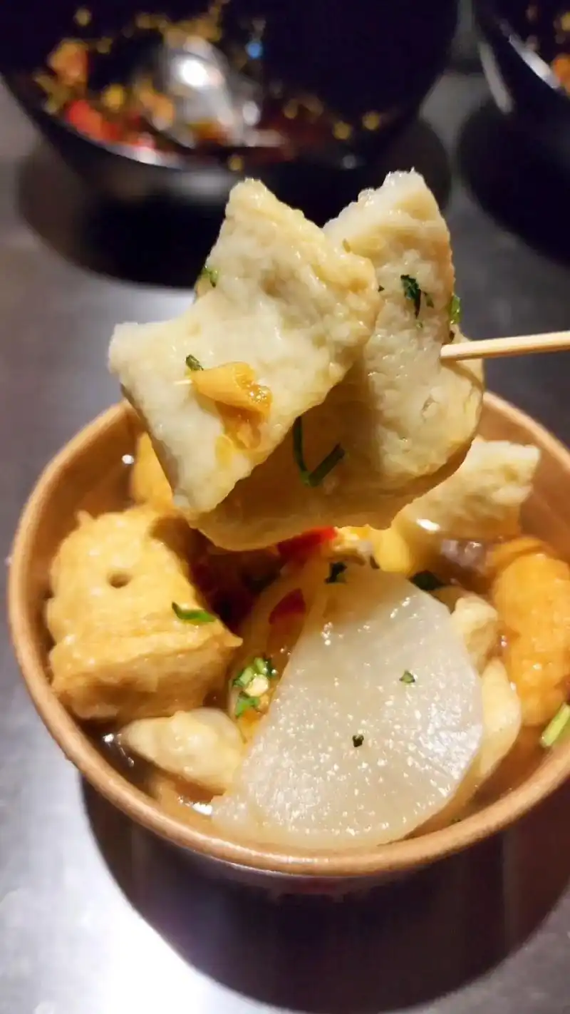 秋天的第一杯鱼饼汤.使用小银鱼95,昆布调制的汤底!鲜香可口 - 抖音