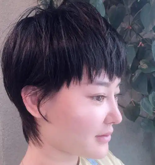 国字脸女生搞定刘海短发怎么梳都时尚中年国字脸女士适合的刘海短发