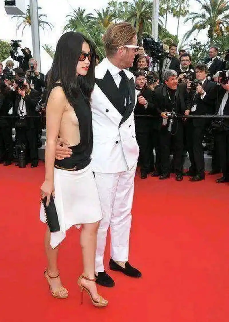 朱珠曾和尤文图斯的老板拉波·埃尔坎交往,拉波·埃尔坎可不是一般人