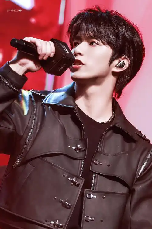 刘耀文扑面而来的帅