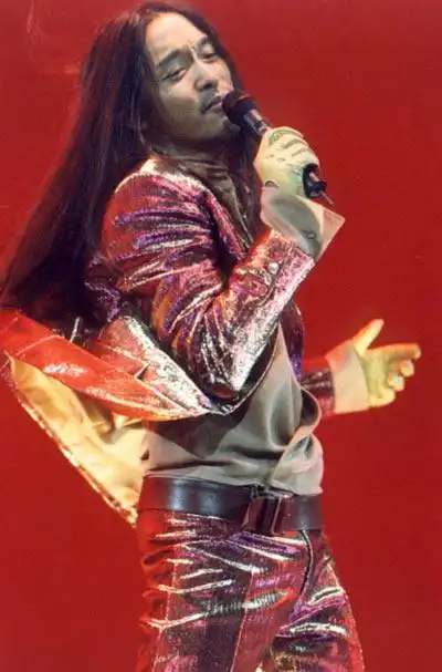 关于个唱造型张国荣如是说-这个女人是留须的