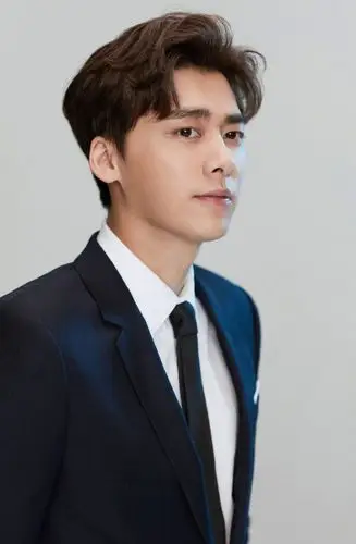 简介:李易峰酷帅有型写真图片,分享一组李易峰图片给大家,图中的明星
