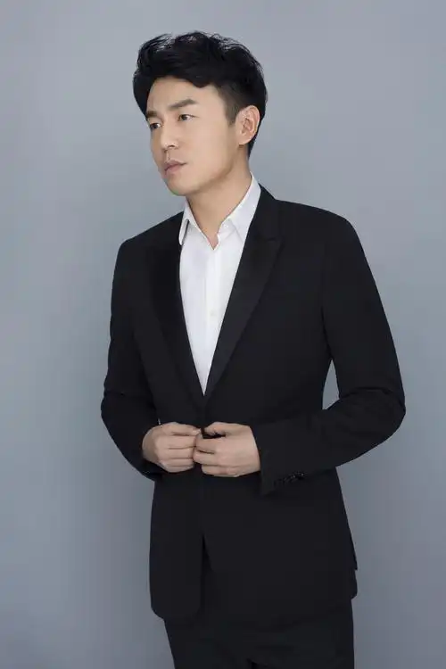 陈建斌被老婆夸赞像赵演成本人却不认同我比他帅多了