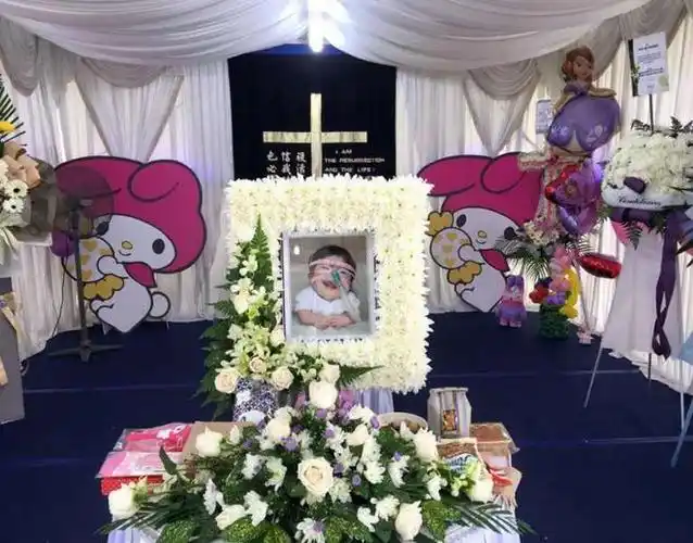 上天似乎十分喜欢小姑娘,没等她过完18岁生日,就迫不及待地将她带走