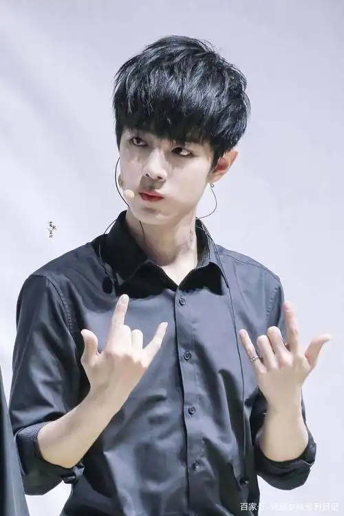 肖战嘟嘟嘴集合,世界奇奇怪怪,肖战可可爱爱