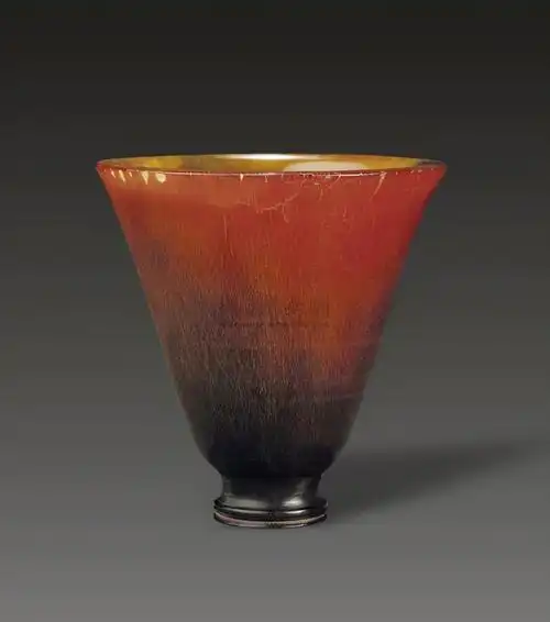 3, 犀角雕有新旧之分,犀角亦有亚洲犀角和非洲犀角之别,在使用价值上