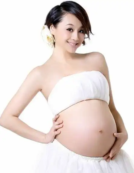 潘长江女儿潘阳奉子成婚晒孕照 盘点女星裸露孕照
